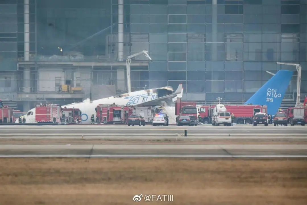 天游平台注册地址杭州机场一俄货机起飞时失火断成两截，涉事机型全球数量极少，民航工作组已开始调查