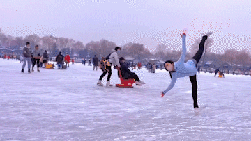 3000211309641148416.gif