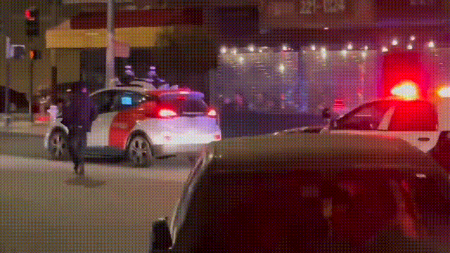 9219912223023764480.gif