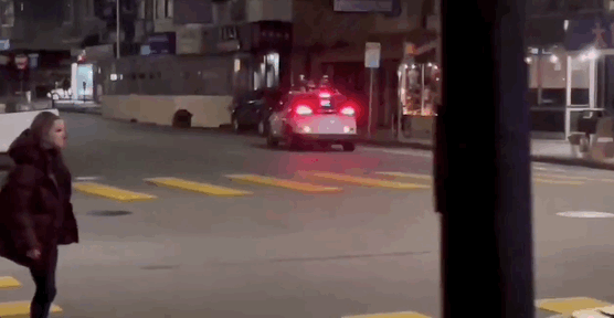 1604672842000111616.gif