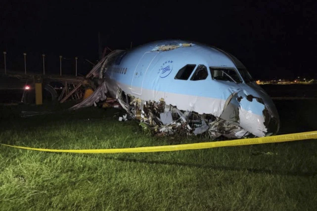 据央视新闻报道,10月23日晚,大韩航空一架载有162名乘客和11名乘务员