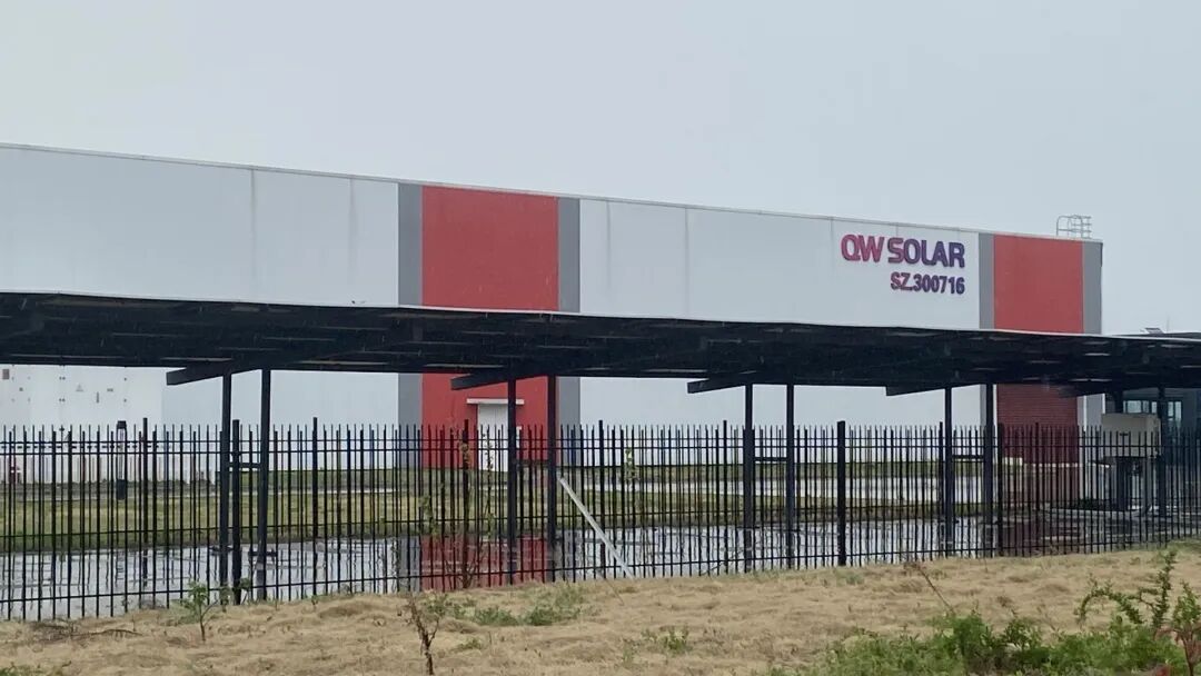 号称投资122亿元的光伏基地，如今几乎停摆！留守员工路边打牌，厂区监控也停了，95后“企二代”被立案调查 (http://www.hilij.com/) p 第4张