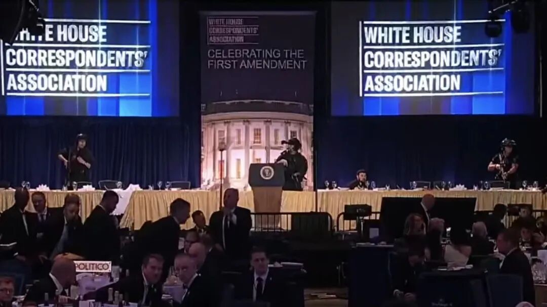 枪手已身亡，1人被捕！特朗普及其夫人撤离现场画面曝光，枪声响起时，特朗普正就座于主席台上！万斯、鲁比奥、赫格塞斯等都在场 (http://www.kingbaby.com.cn/) wap 第1张