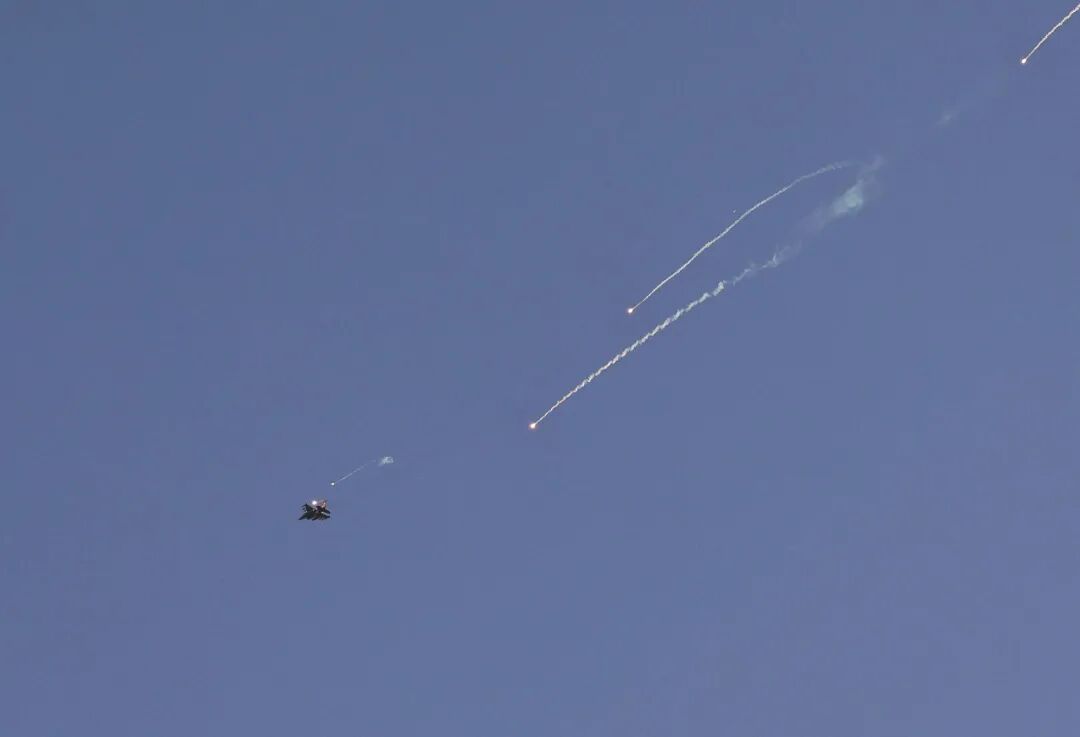 以军突然发动袭击！美军“王牌”空降师、布什号航母等将抵达中东，特朗普强硬发声！伊朗：若美方“以色列优先”，谈判将无果而终 (http://www.chichengjiaxiao.cn/) caij 第6张