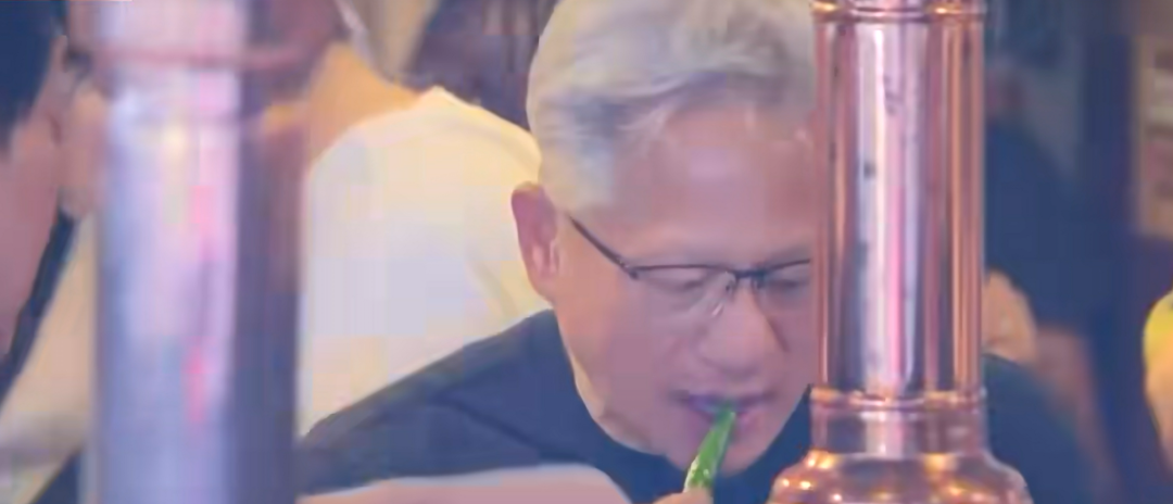黄仁勋与韩国三名商界大佬聚会：吃辣椒、学紫苏叶包肉，LG集团会长负责烤肉！黄仁勋还向市民发零食，喊话：所有人都爱上HBM (http://armanice.com/) wap 第2张