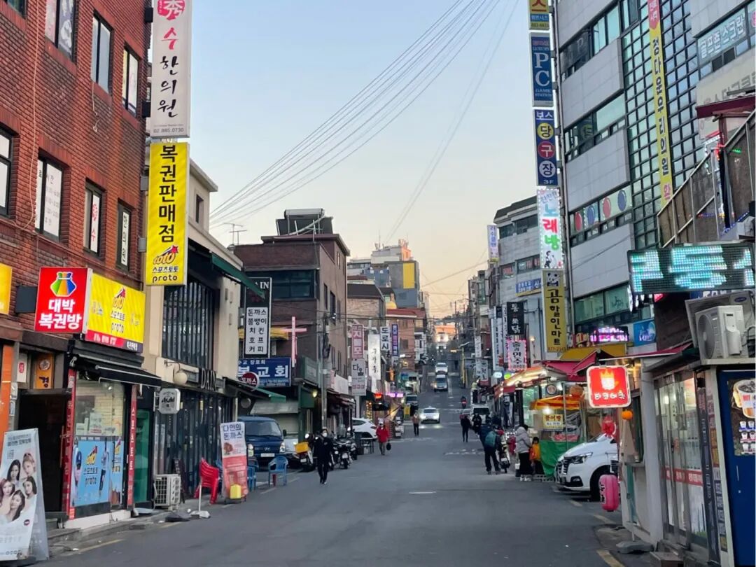 韩国“存储双雄”市值齐破1万亿美元；蓝色起源火箭爆炸带崩太空股；“PC老登”戴尔股价5月翻倍；美股市值前十已无传统公司｜一周国际财经 (http://www.kingbaby.com.cn/) wap 第4张