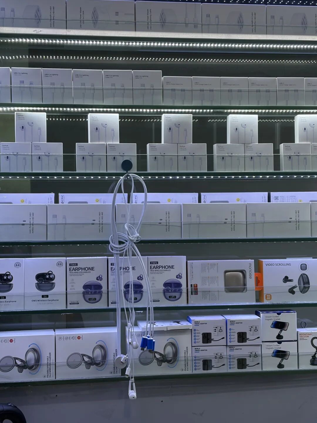 有线耳机突然“翻红”！每经实探深圳华强北：蓝牙耳机依旧是销售主力！分析师：不认为有线会成为主流 (http://www.photoreceiver.com/) wap 第2张