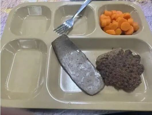 美媒披露“林肯号”航母现状：午饭只有半碗米饭2张玉米饼，牙膏肥皂耗尽，厕所大面积故障，水兵士气低落！舰员家属围堵海军高层要求返航 (http://www.kingbaby.com.cn/) wap 第2张