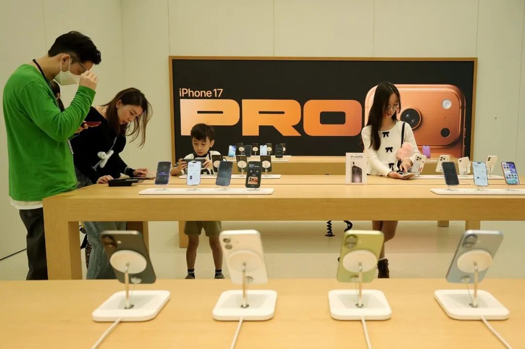 苹果凌晨突然降价：iPhone17首降，到手最低只要4499元，17Pro进入6000元档！苹果手机销量大增，17Pro系列在华销量涨超40% (http://www.kingbaby.com.cn/) iit 第1张