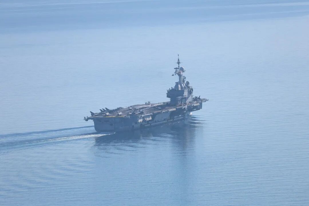 法国突然宣布：“戴高乐”号航母正驶向红海，准备为霍尔木兹海峡护航！美军：“林肯”号航母起飞战机，炸毁伊朗油轮船舵 (http://www.999law.cn/) caij 第3张