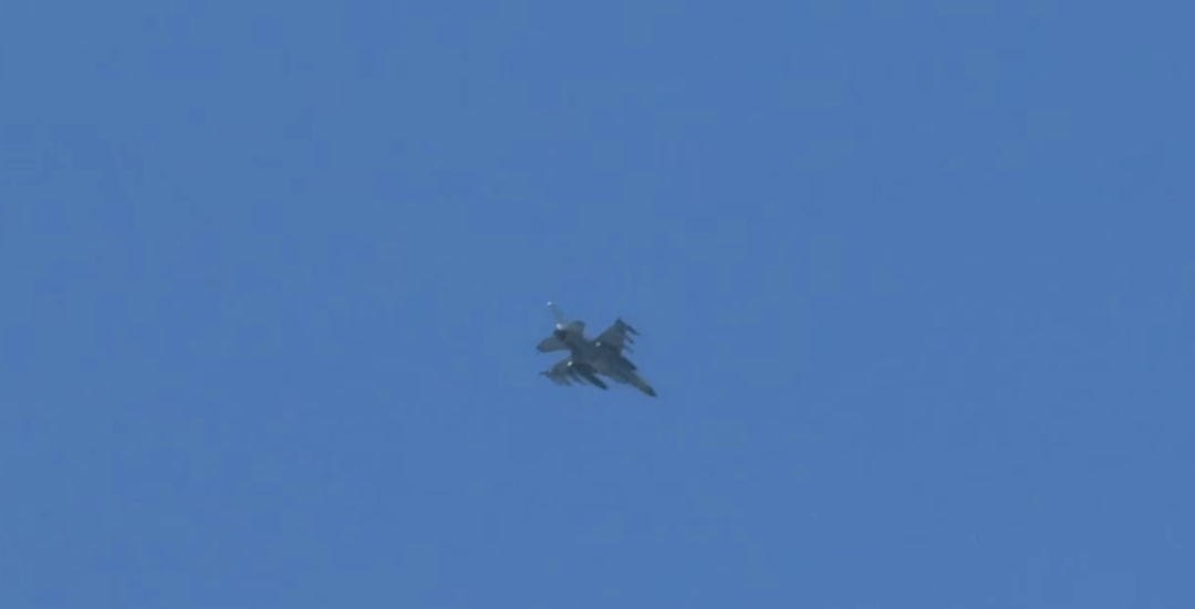 美伊停火首日，实拍霍尔木兹：海峡仍被封锁，战机呼啸而过！伊朗海军广播录音曝光，被困40天船员：都在等通知！12小时内仅2艘船通过 (http://www.photoreceiver.com/) wap 第4张