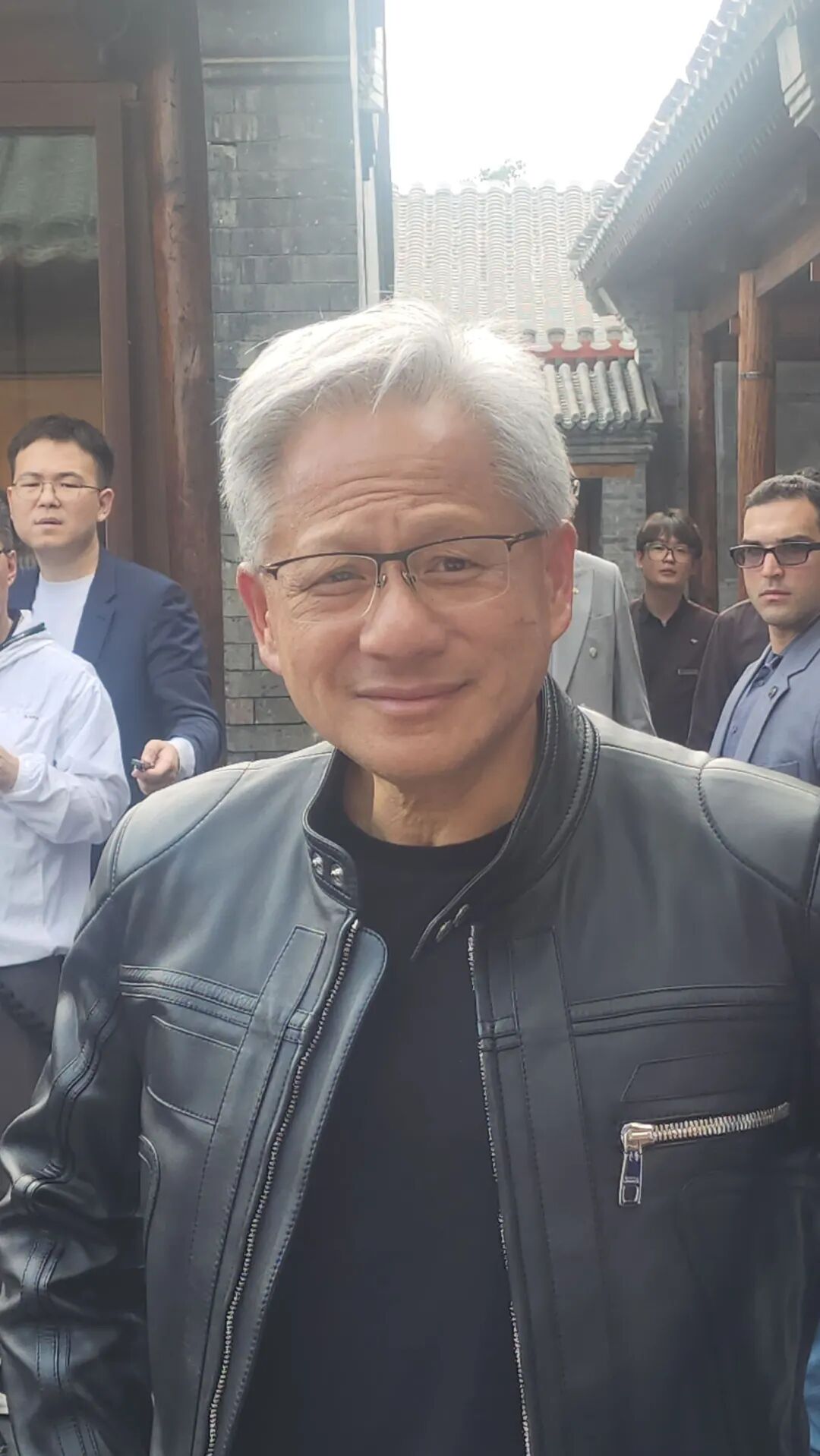 英伟达单季营收816亿美元，九成来自数据中心！黄仁勋又讲新故事，盯上全球约25万家公司 (http://www.pckjsb.cn/) caij 第9张