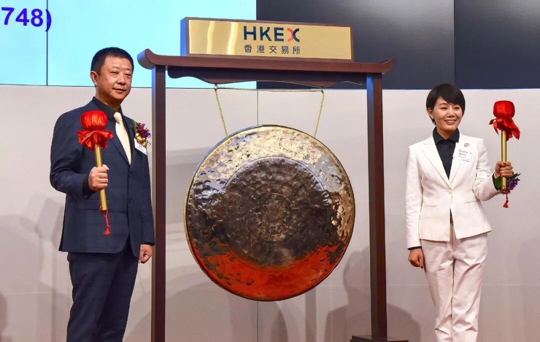 “最牛服务员”杨利娟，重回海底捞！她从月薪160元服务员做起，成为身家百亿CEO (http://www.photoreceiver.com/) caijing 第1张