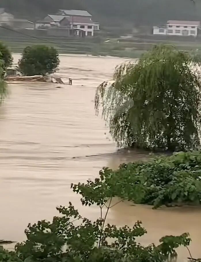 暴雨来了！湖南一地“停水停电，水淹到二楼”，湖北荆州雨强破历史纪录，长江大学有宿舍积水倒灌！山东预警：5市有大到暴雨 (http://www.999law.cn/) sxw 第4张