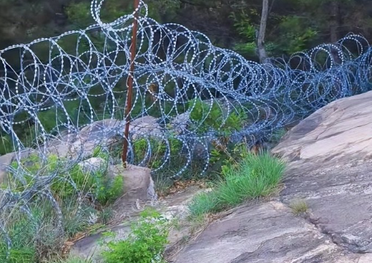 泰山景区周边装上135公里刀片刺绳镀锌隔离网？泰安文旅局工作人员：不了解此事，也管不了景区；景区工作人员：不掌握此事 (http://www.kingbaby.com.cn/) wap 第2张
