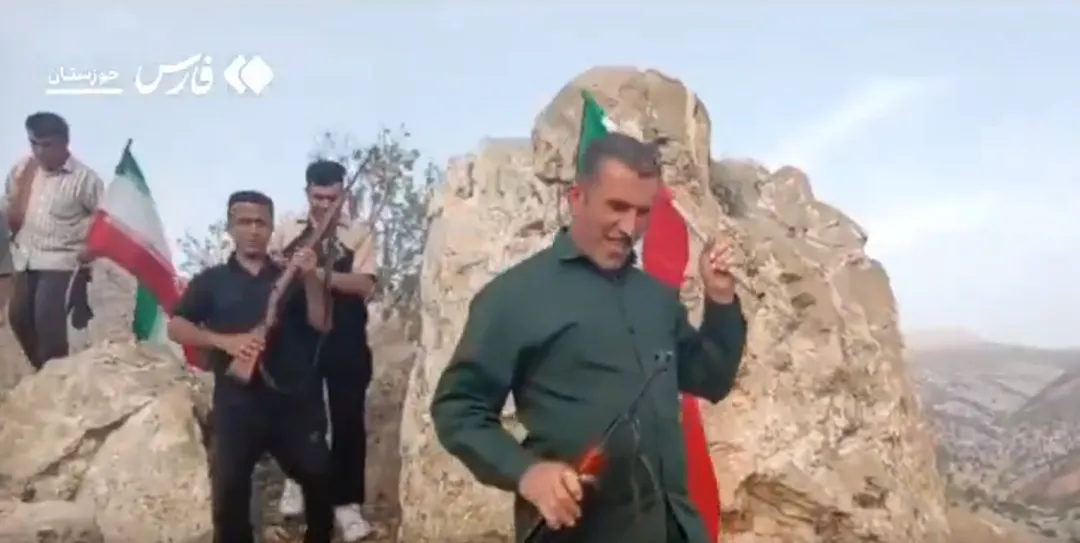 伊朗：美军营救“任务失败”！美媒：获救飞行员已被送往科威特，其在山区躲避搜索超24小时，随身武器仅一把手枪，当地海拔最高4400米 (http://www.paipi.cn/) wap 第2张