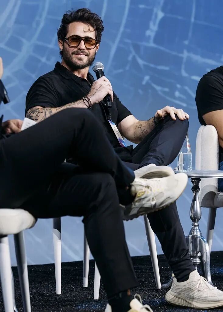 万斯率美代表团抵达，美方300人、伊方71人，阵容公布，数千美军集结中东；号称年入18亿美元的“一人公司”翻车 | 一周国际财经 (http://www.paipi.cn/) wap 第4张