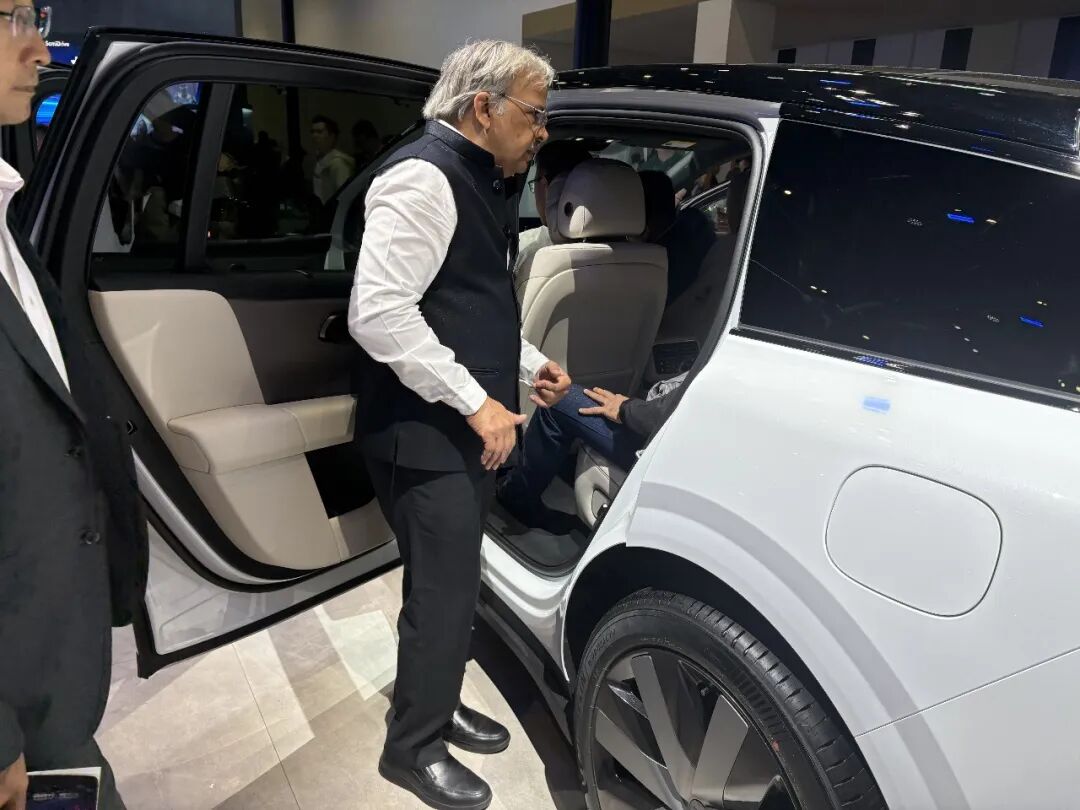 霍尔木兹战火下，中东客商涌进北京车展抢货：划掉“丰田”们，狂订中国车 (http://www.hilij.com/) p 第5张