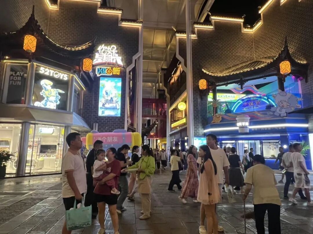 一座“人造空城”爆改后复业：客流已超100万人次，商铺快招满！央视曾曝光其总耗资24亿元，“停车场是唯一盈利项目” (http://www.kingbaby.com.cn/) wap 第6张
